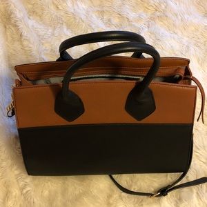 ✨Shop sale!💕BOGO 1/2✨  Large arm tote bag